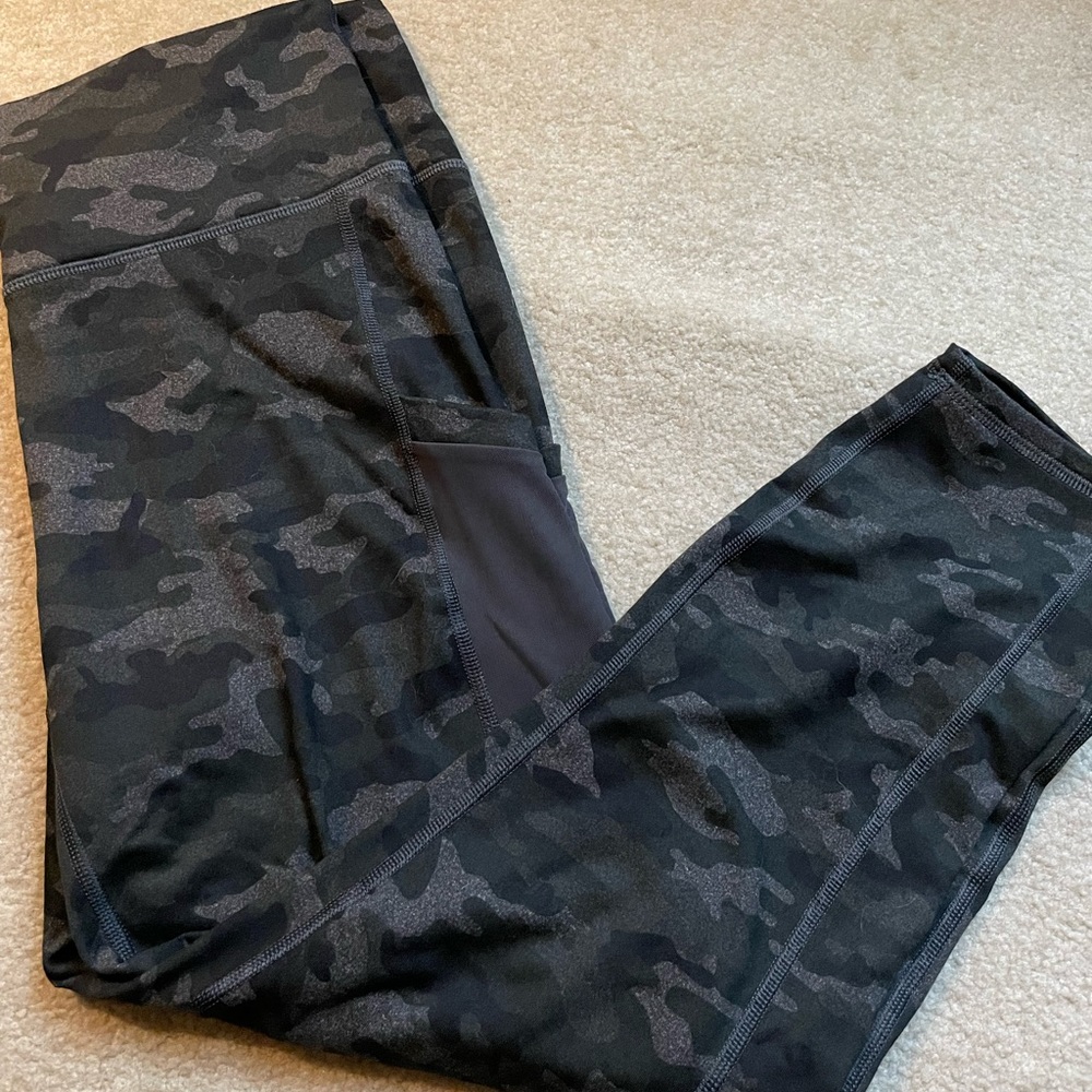Fabletics power holds size large camo